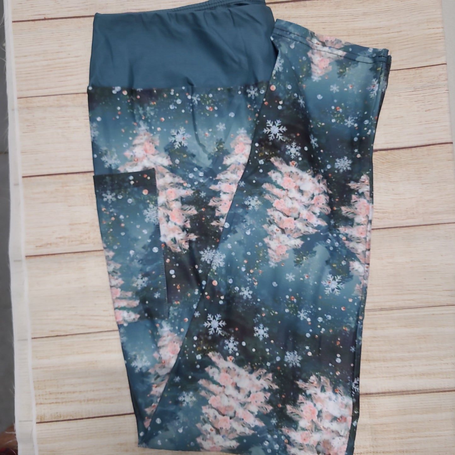 Green Tree leggings with pockets