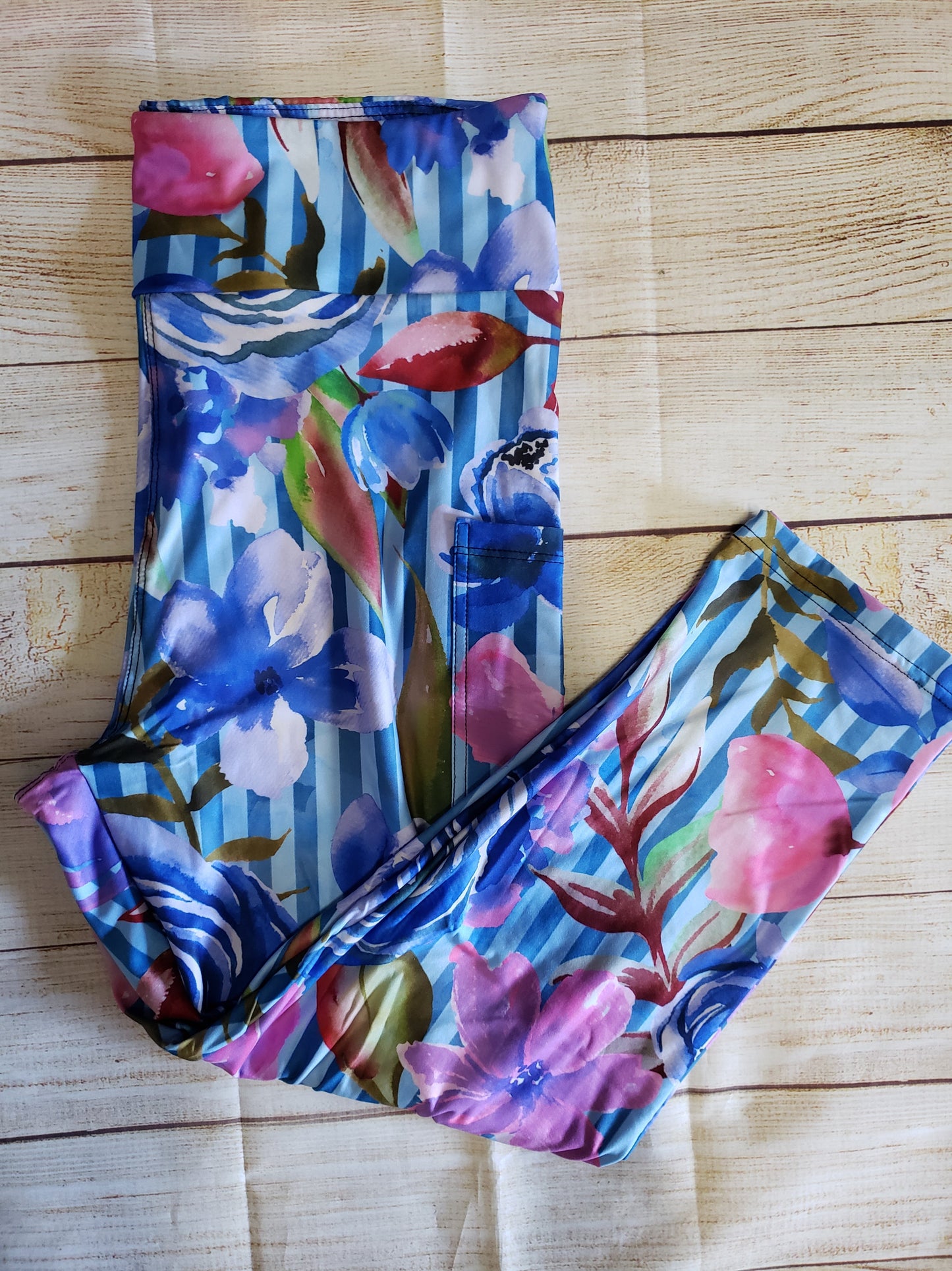 Shocking Blooms Capris with pockets