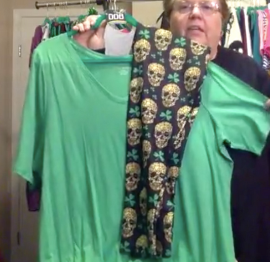 Green Short Sleeve Top - Size 22/24 - Keene's